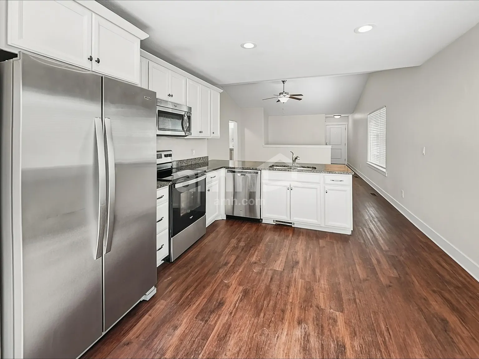 5 bed, 3.0 bath, 2458 sqft, $2,360 — Photo 3