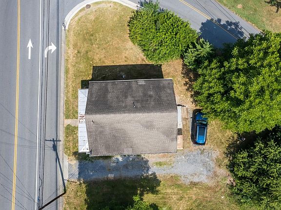 5th image of 607 E Main St