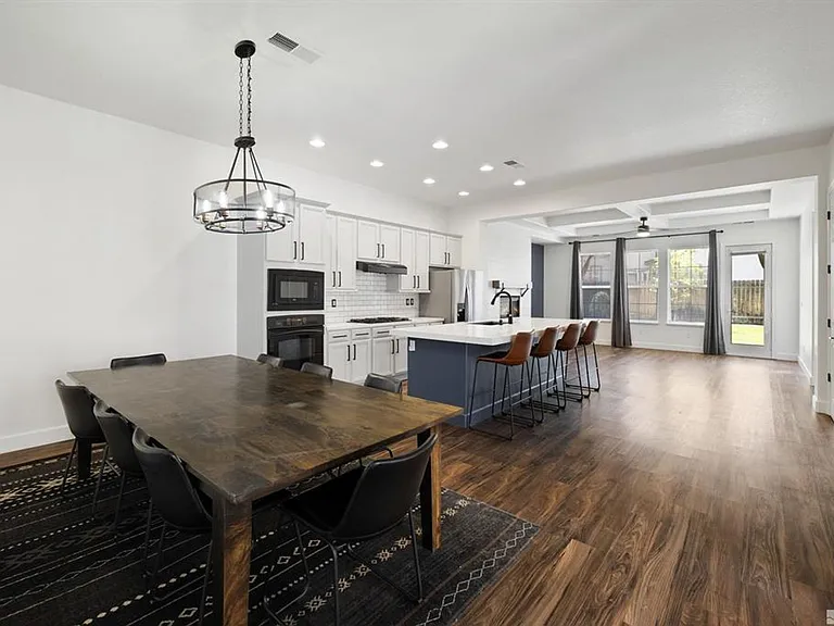 10785 Serratina Dr — Photo 5