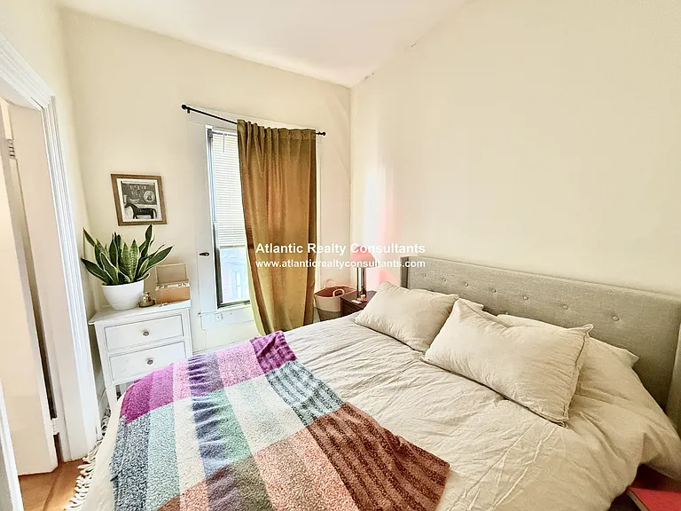 337 Beacon St #9 — Photo 6