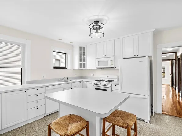 15 Hull St #2, Belmont, MA 02478