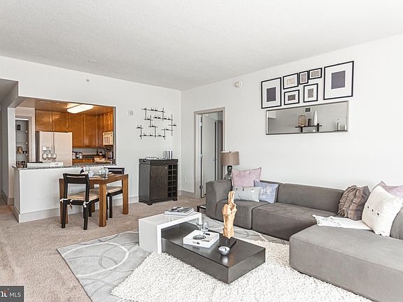 5th image of 717 S Columbus Blvd Unit 1510