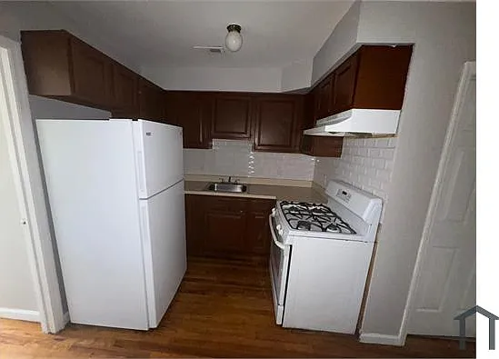 303 3rd St #2F — Photo 1