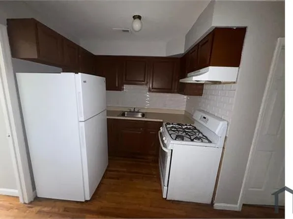 303 3rd St APT 2F, Elizabethport, NJ 07206