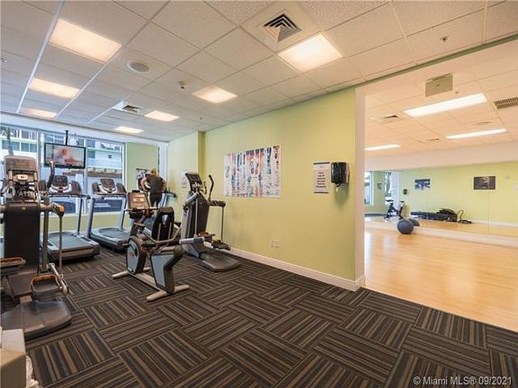3rd image of 1750 N Bayshore Dr APT 3514