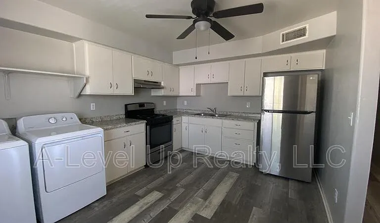 267 E 21st St #1 — Photo 8