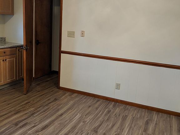 Kitchen Eating area Pantry