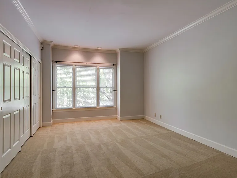 218 Boxmere Pl — Photo 9