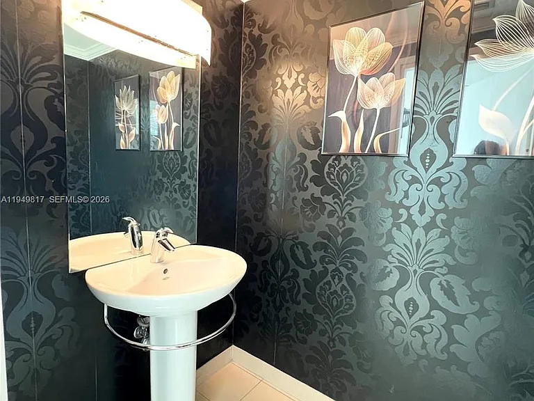 300 S Biscayne Blvd #L-814 — Photo 16