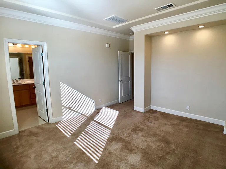 2113 Samaritan Dr — Photo 8