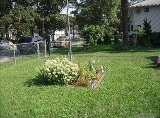 297 Waldo St, Copiague, NY 11726