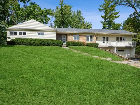 311 Trail Ridge Rd SE, Cedar Rapids, IA 52403