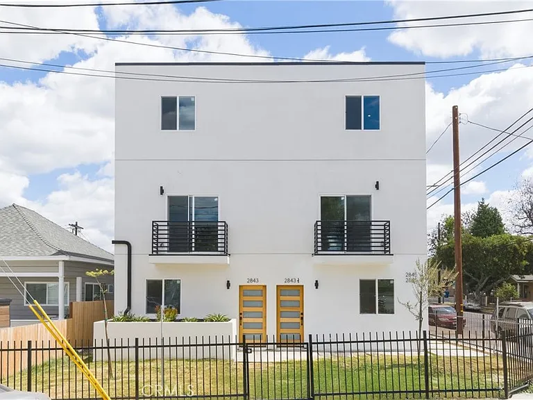 2843 Folsom — Photo 2