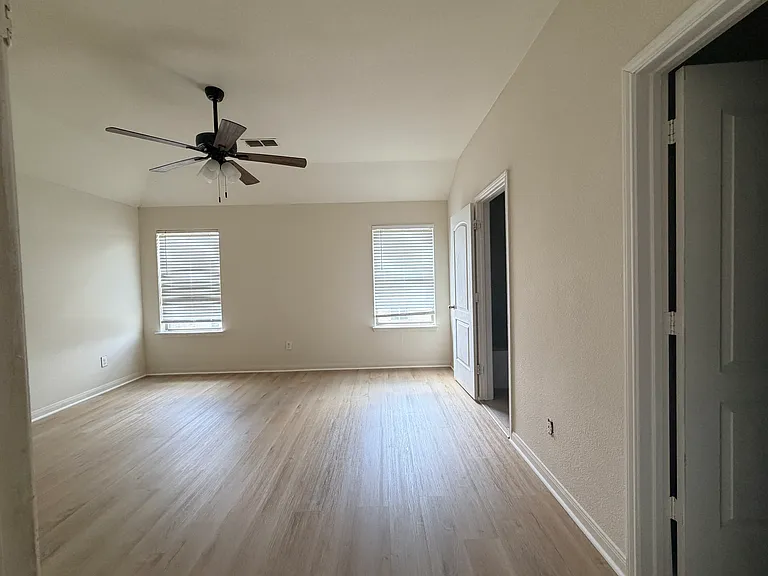 140 Collin St — Photo 11