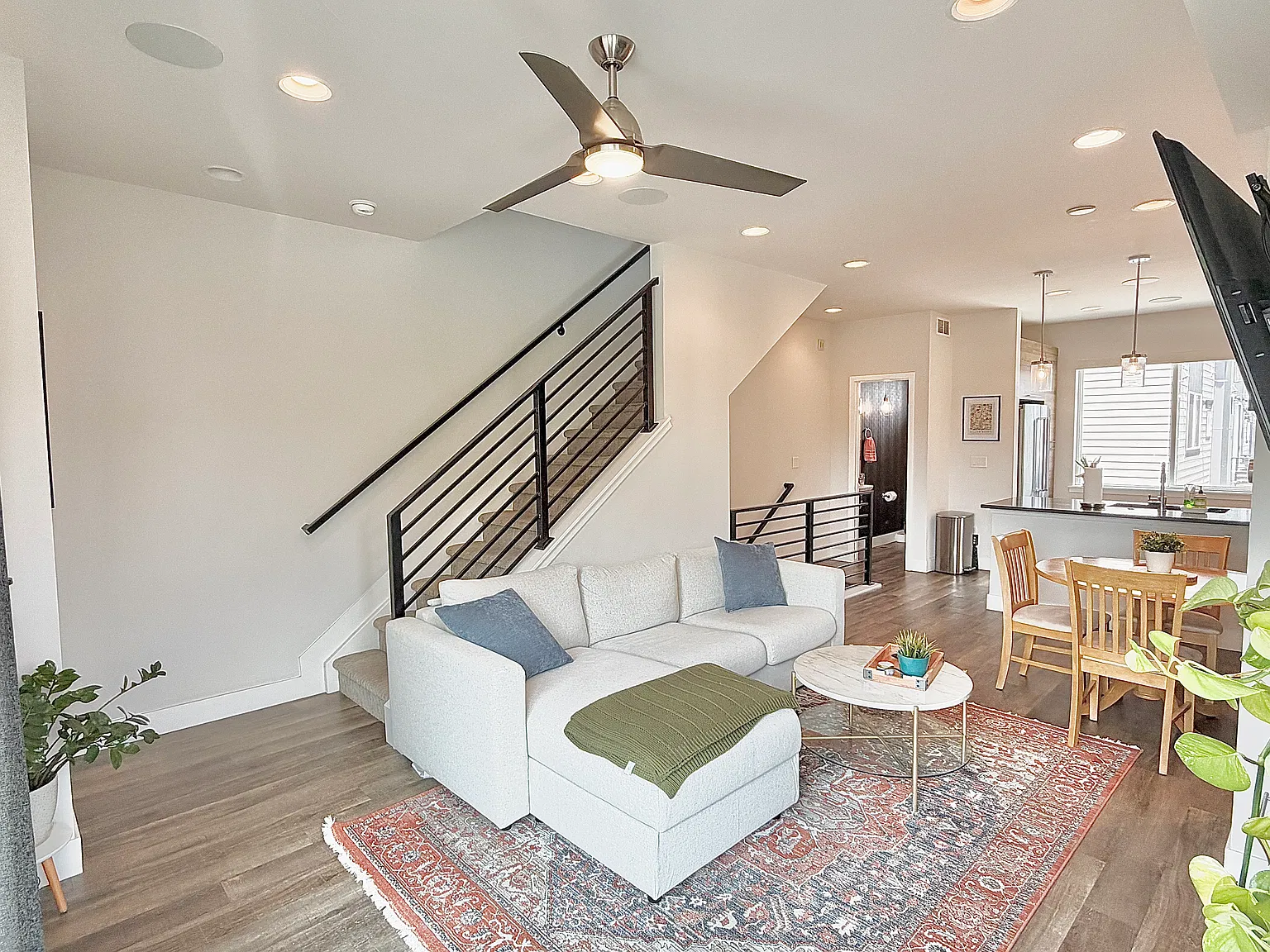 2 bed, 2.5 bath, 1296 sqft, $2,685 — Photo 1
