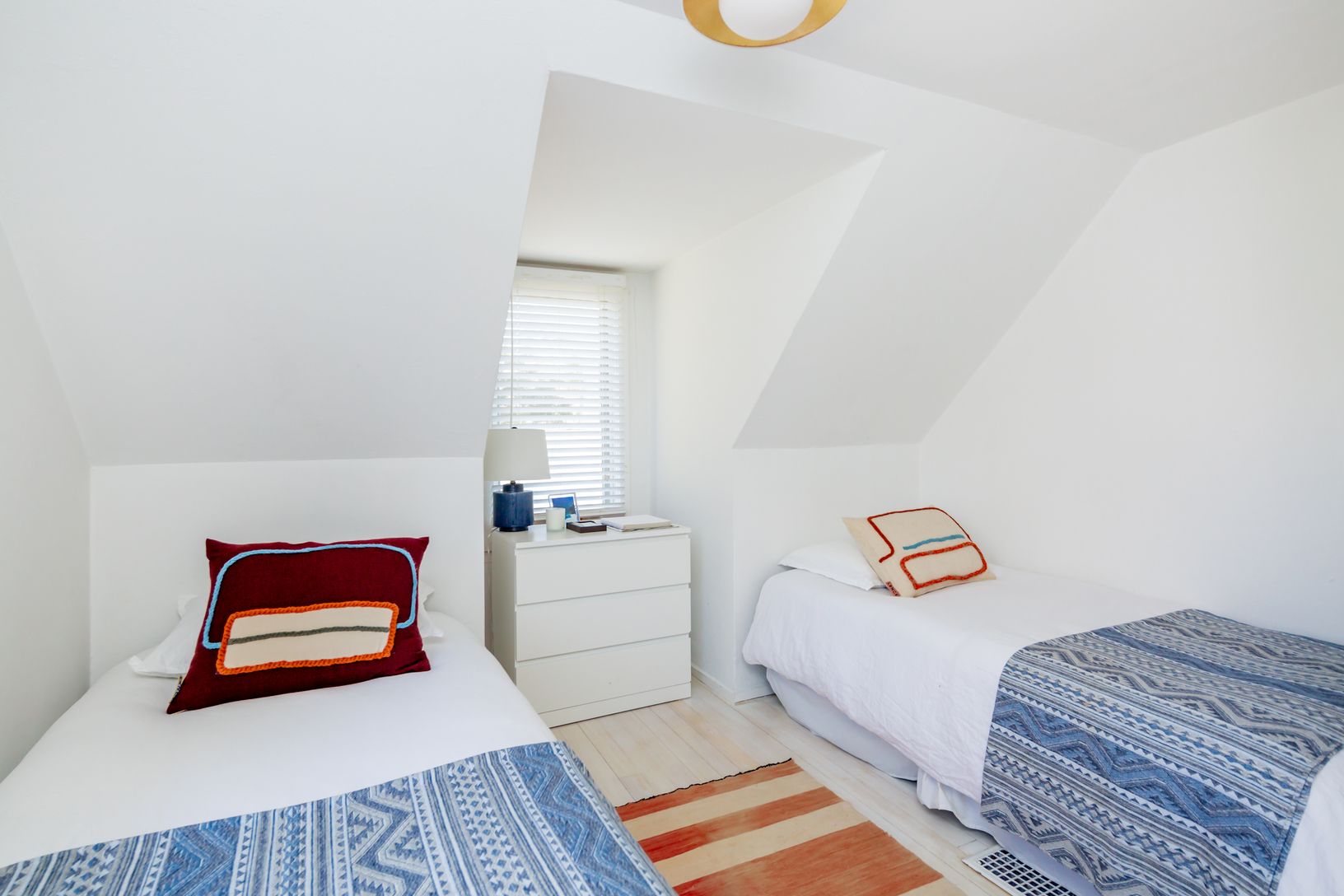  2nd fl bedroom with twin beds
