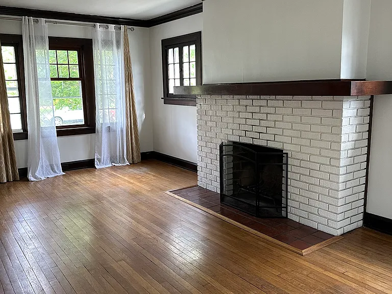 1634 Chesterland Ave — Photo 4