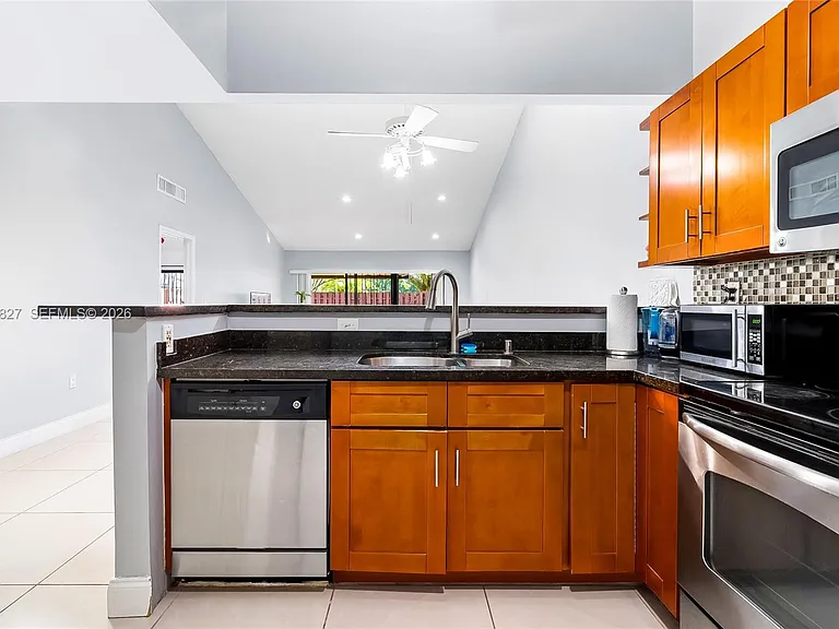 505 NE 199th Ln #2A — Photo 5