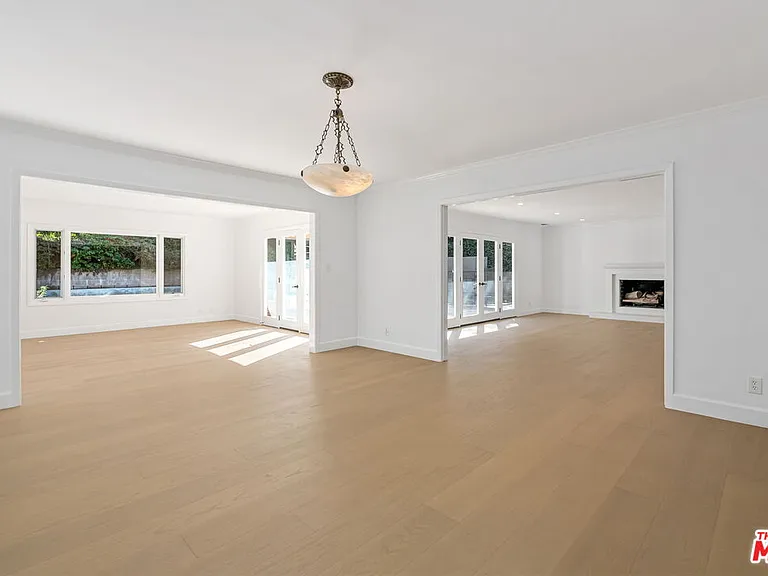 1836 N Doheny Dr — Photo 12