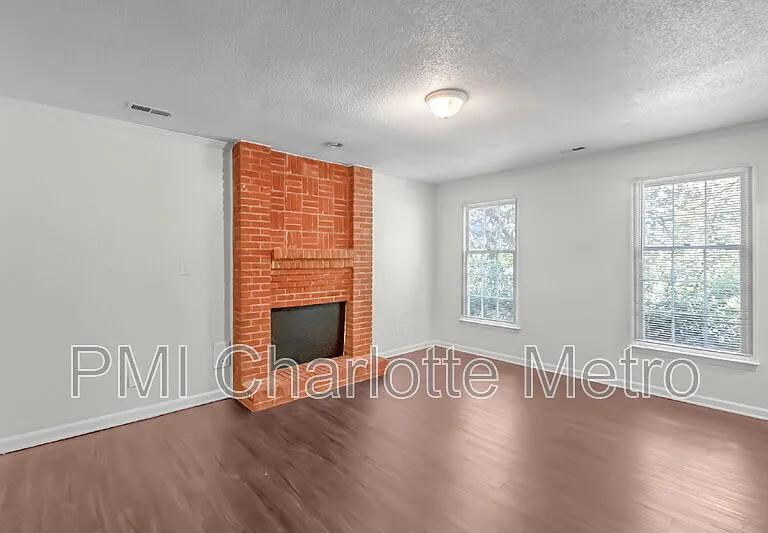 10800 Whittersham Dr — Photo 6