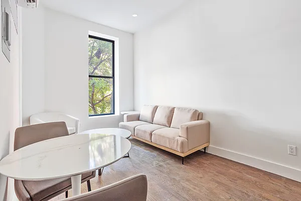 Rented by Reavis | media 13