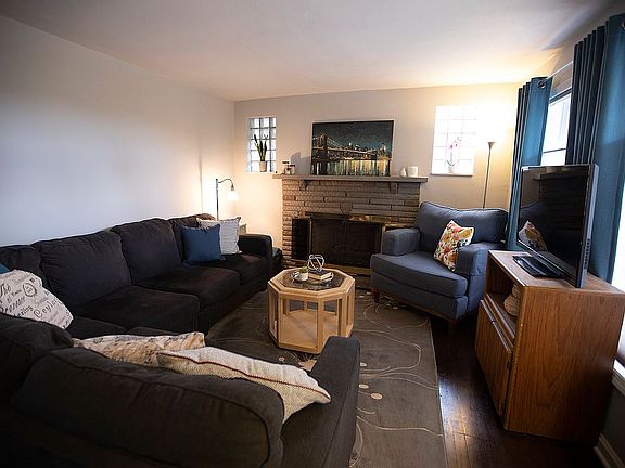Living room 15'x19'