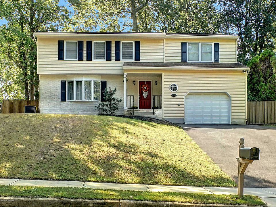 1st image of 935 Tunesbrook Dr
