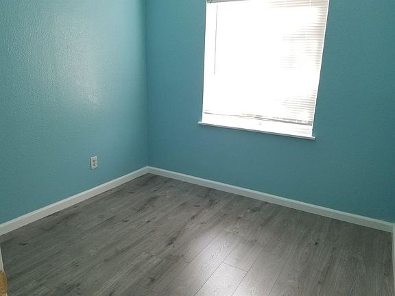 3rd image of 4456 Dayton St