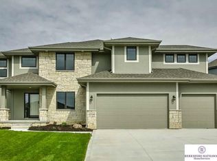 17704 Burdette St, Omaha, NE 68116