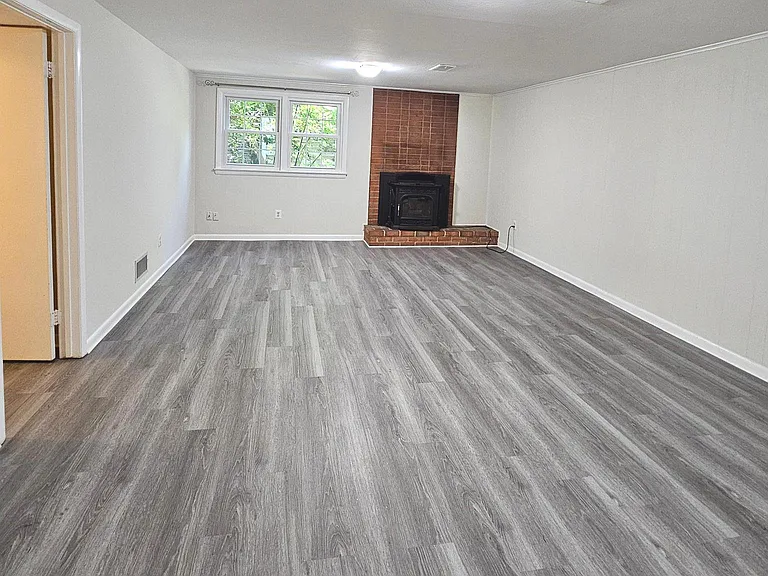 8925 Falling Creek Ct — Photo 33