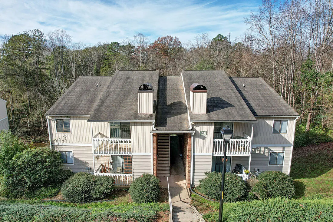 Building Photo - Creekside Apartments