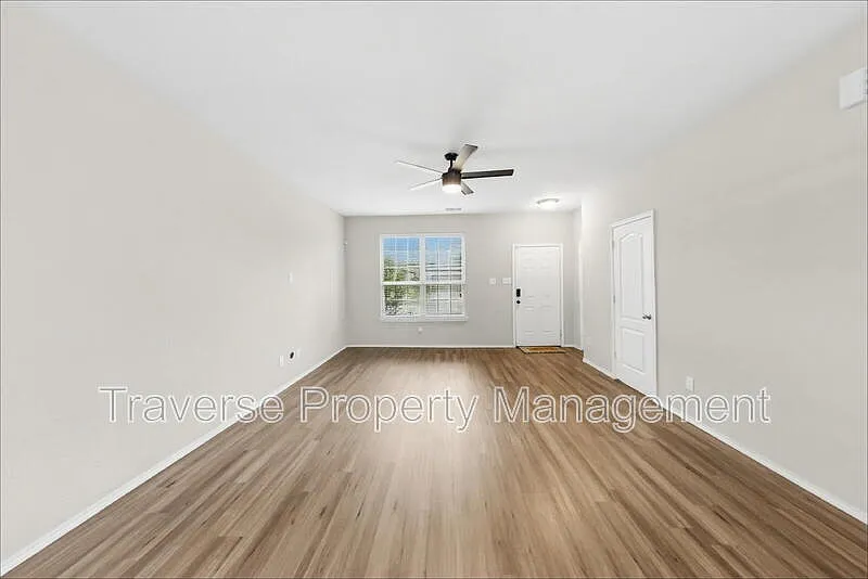 4 bed, 3.5 bath, 2609 sqft, $2,695 — Photo 3