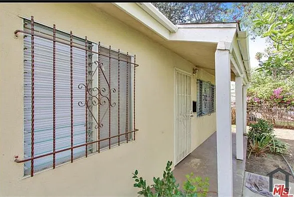 3 bed, 936 sqft, $2,600 — Photo 2