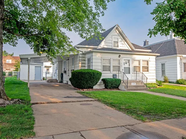 419 Sherman St, Holdrege, NE 68949
