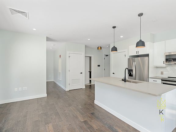5th image of 54 Auburn St #102