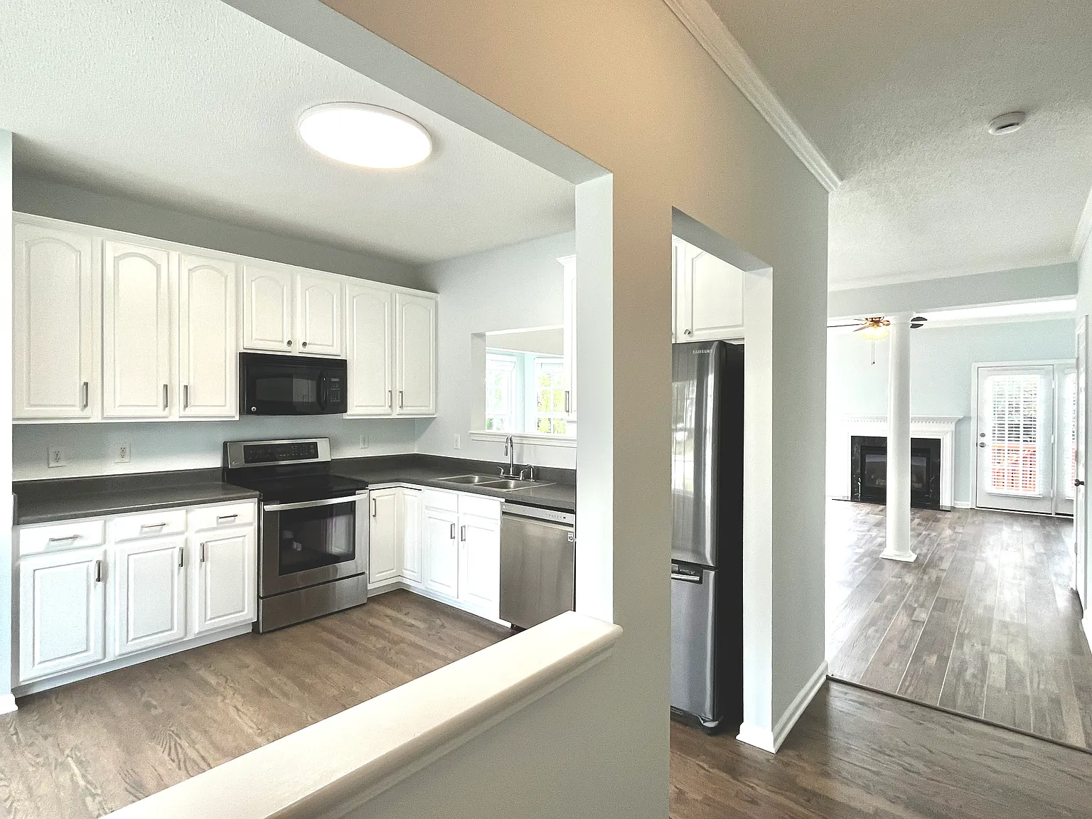 3 bed, 2.5 bath, 1462 sqft, $1,650 — Photo 2