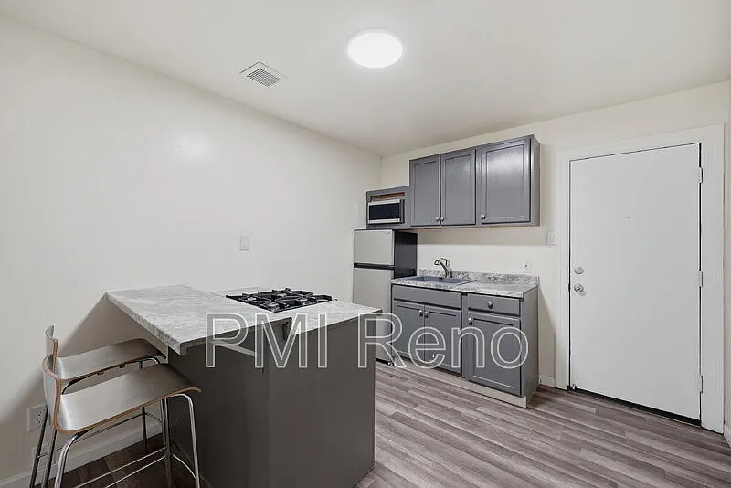 1515 N Carson St #5