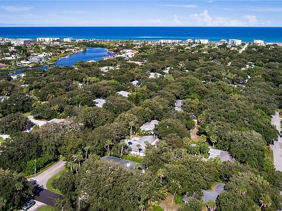 2nd image of 3906 Sabal Palm Dr