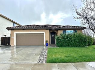 635 W Cherry St, Dixon, CA