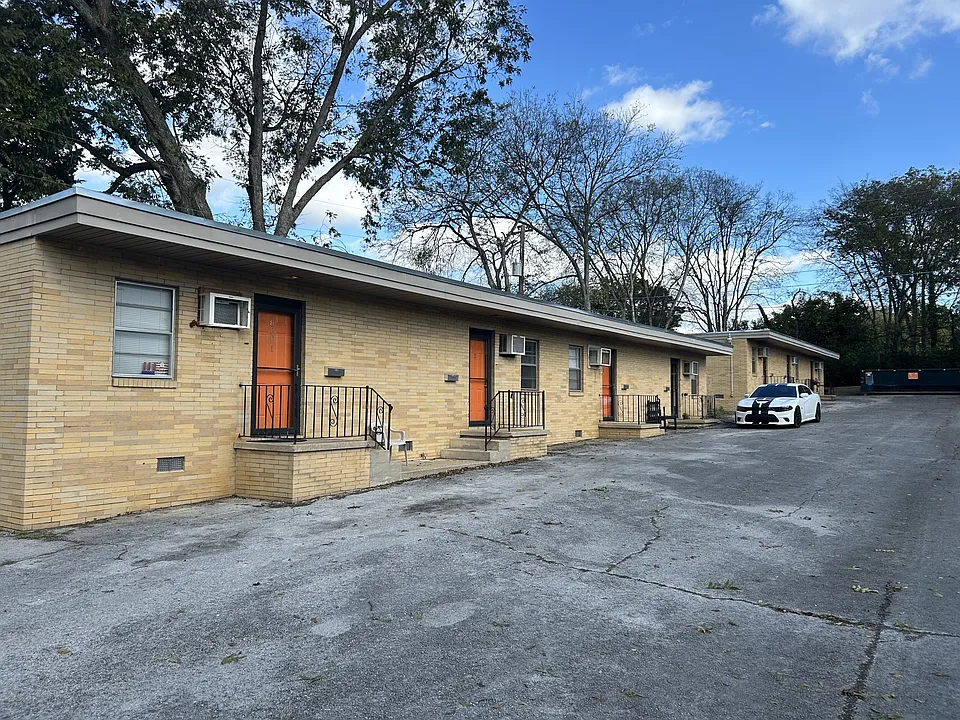800 Maysville Rd NE #1