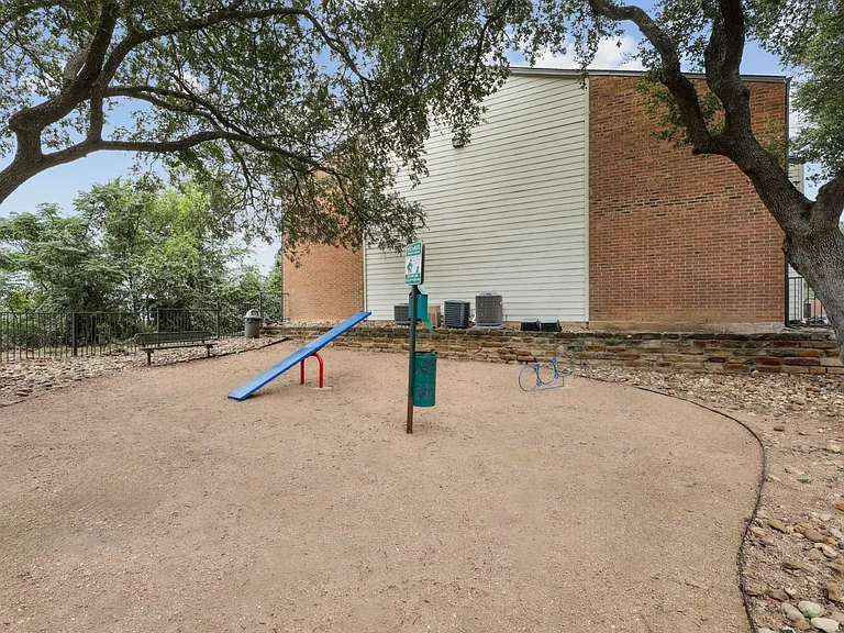 Westdale Pointe — Photo 25