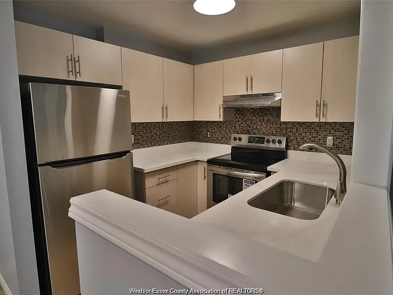 3000 Sandwich St #201 — Photo 6