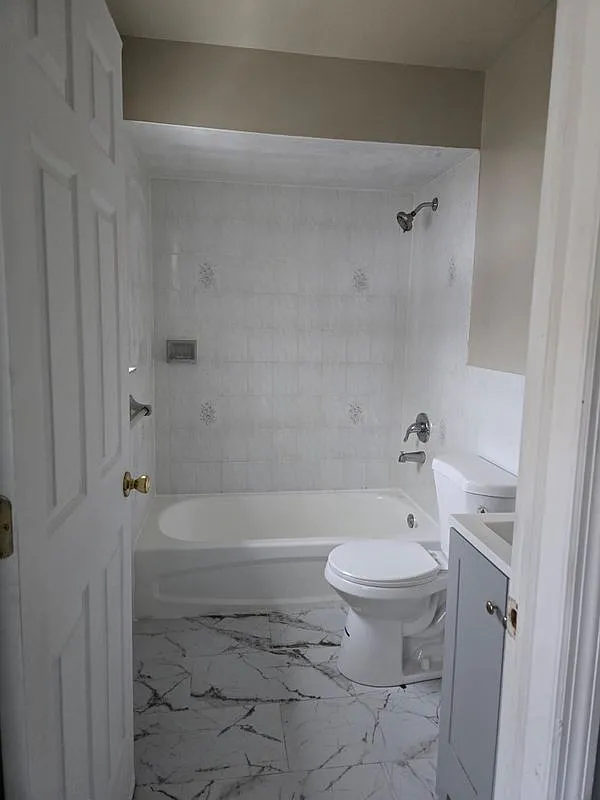 8 bed, 5.0 bath, 1572 sqft, $2,700 — Photo 2