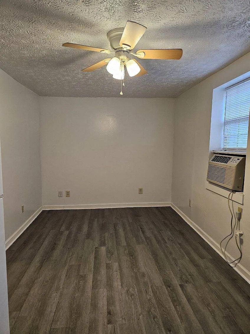1 bed, 325 sqft, $800 — Photo 1