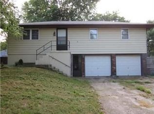 110 Cooper St, Buckner, MO 64016