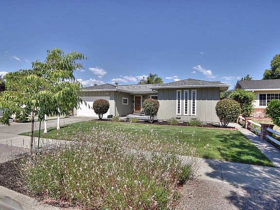 2nd image of 5504 Sharon Ln