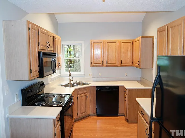 4913 Liverpool Ln — Photo 6