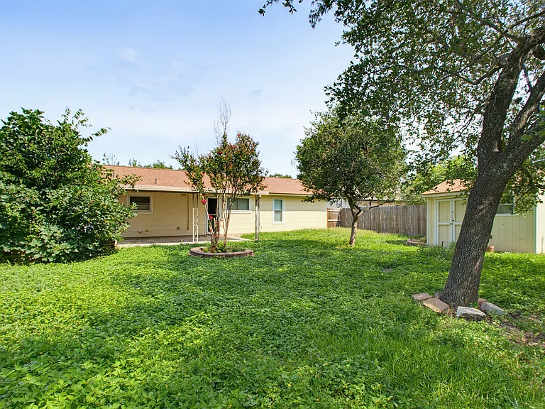 8315 Castlecreek Dr — Photo 26