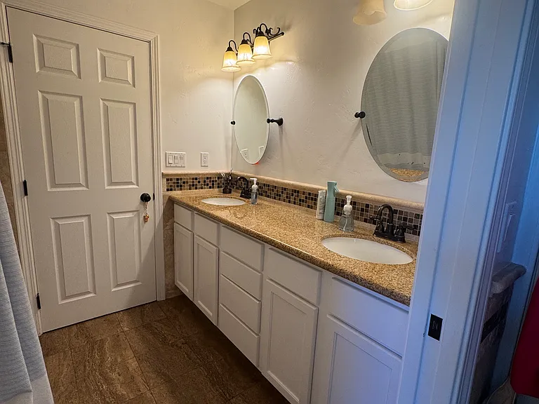 1045 Paseo Del Norte — Photo 15