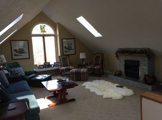 8395 Lucerne Dr, Chagrin Falls, OH